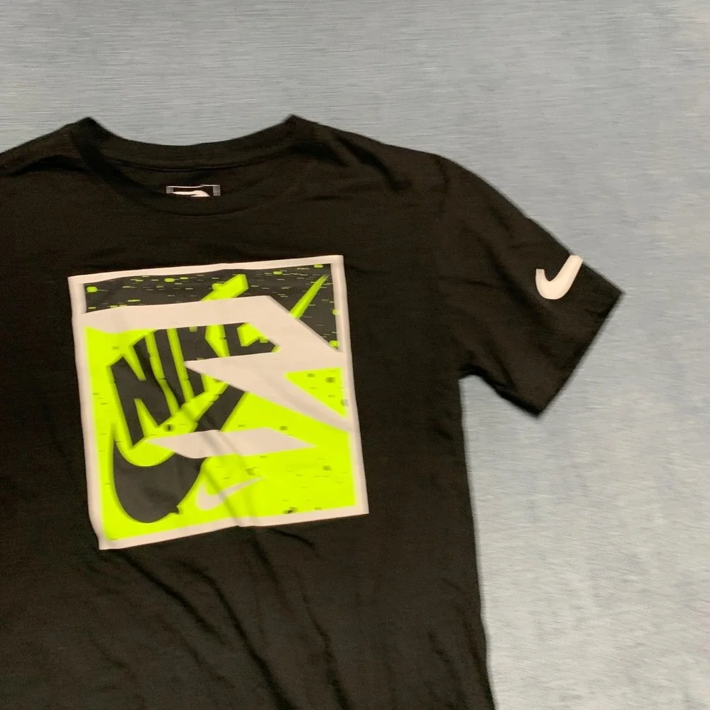 Nike T-Shirt Boys L 12-13Y Black Neon Graphic Logo Short Sleeve Crew Neck Tee